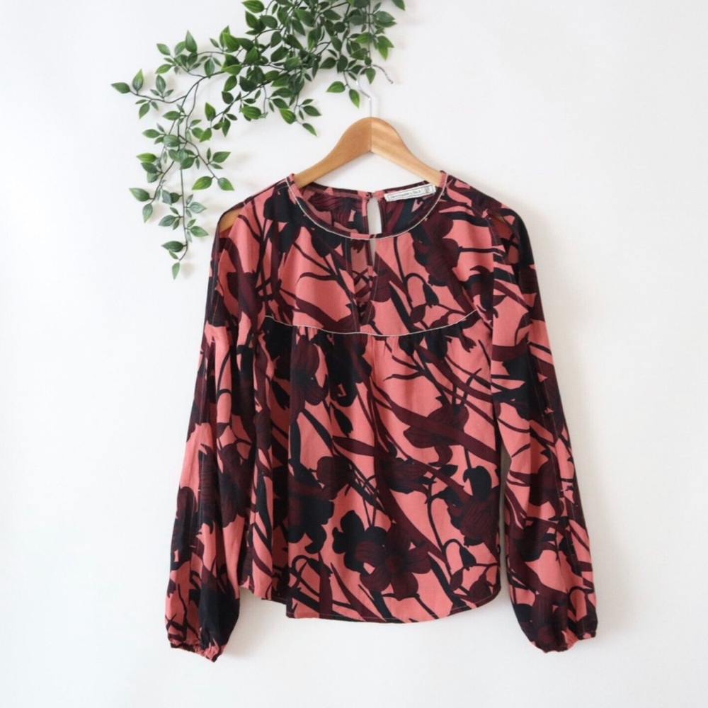 Abercrombie & Fitch - Long sleeve, floral keyhole top.